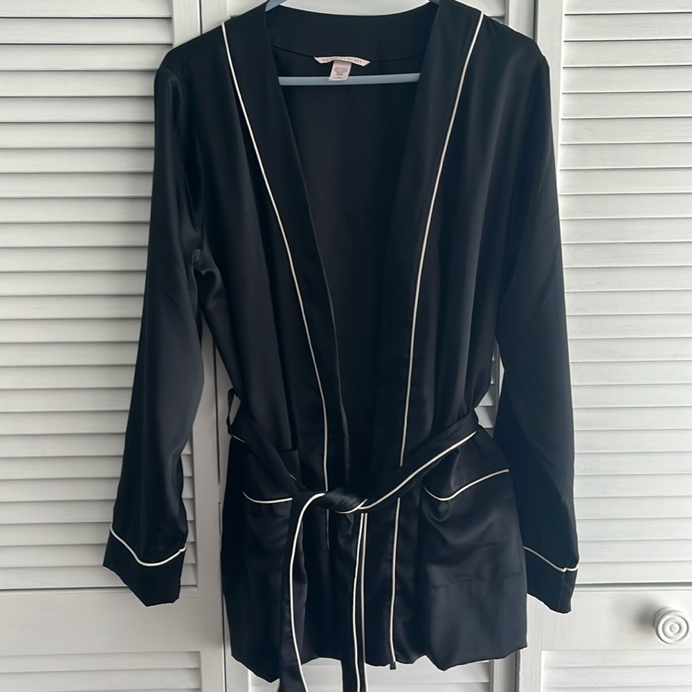 NWOT Victoria’s Secret black satin robe size medium